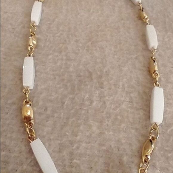VINTAGE SIGNED CROWN TRIFARI GOLD TONE 24" NECKLACE Excellent Condition. - Picture 4 of 10
